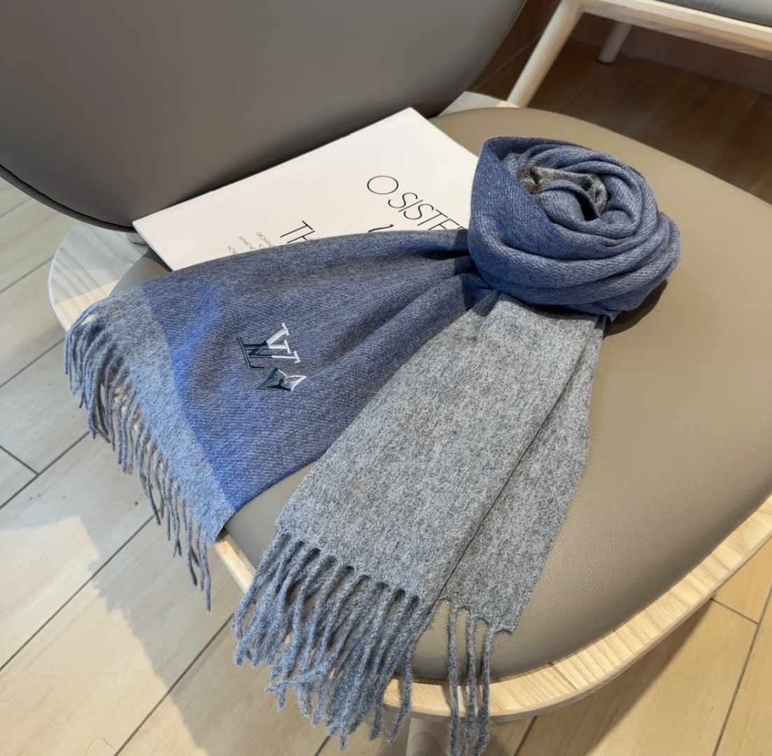LV scarf