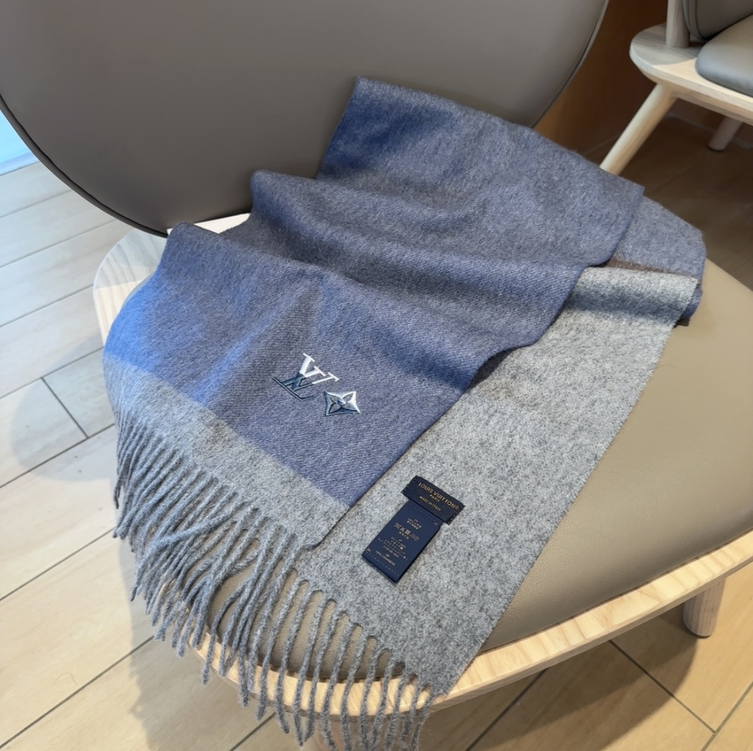 LV scarf