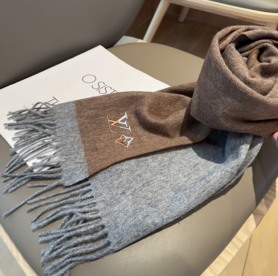 LV scarf