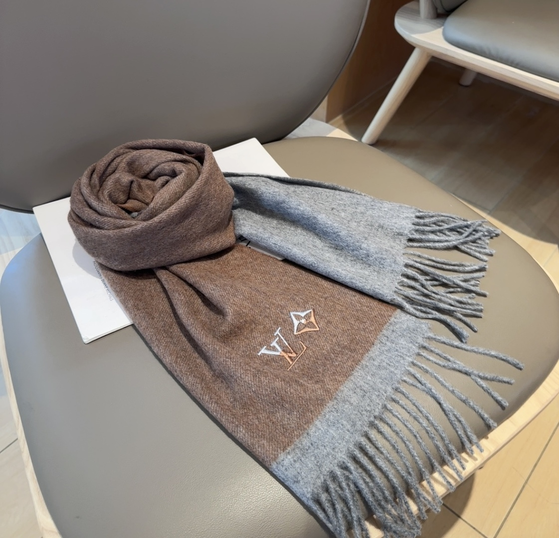 LV scarf