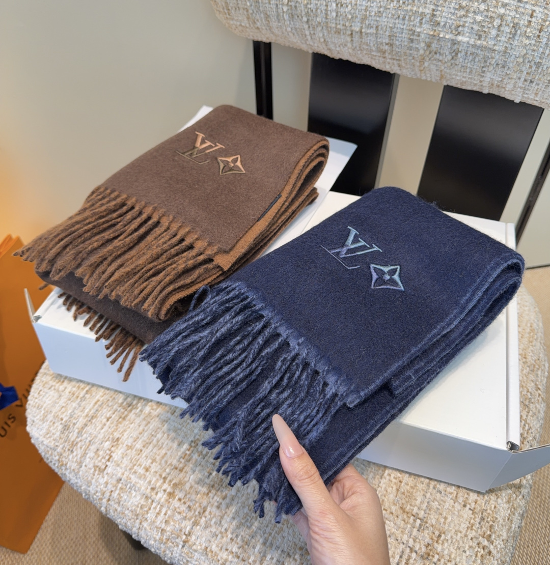 LV scarf