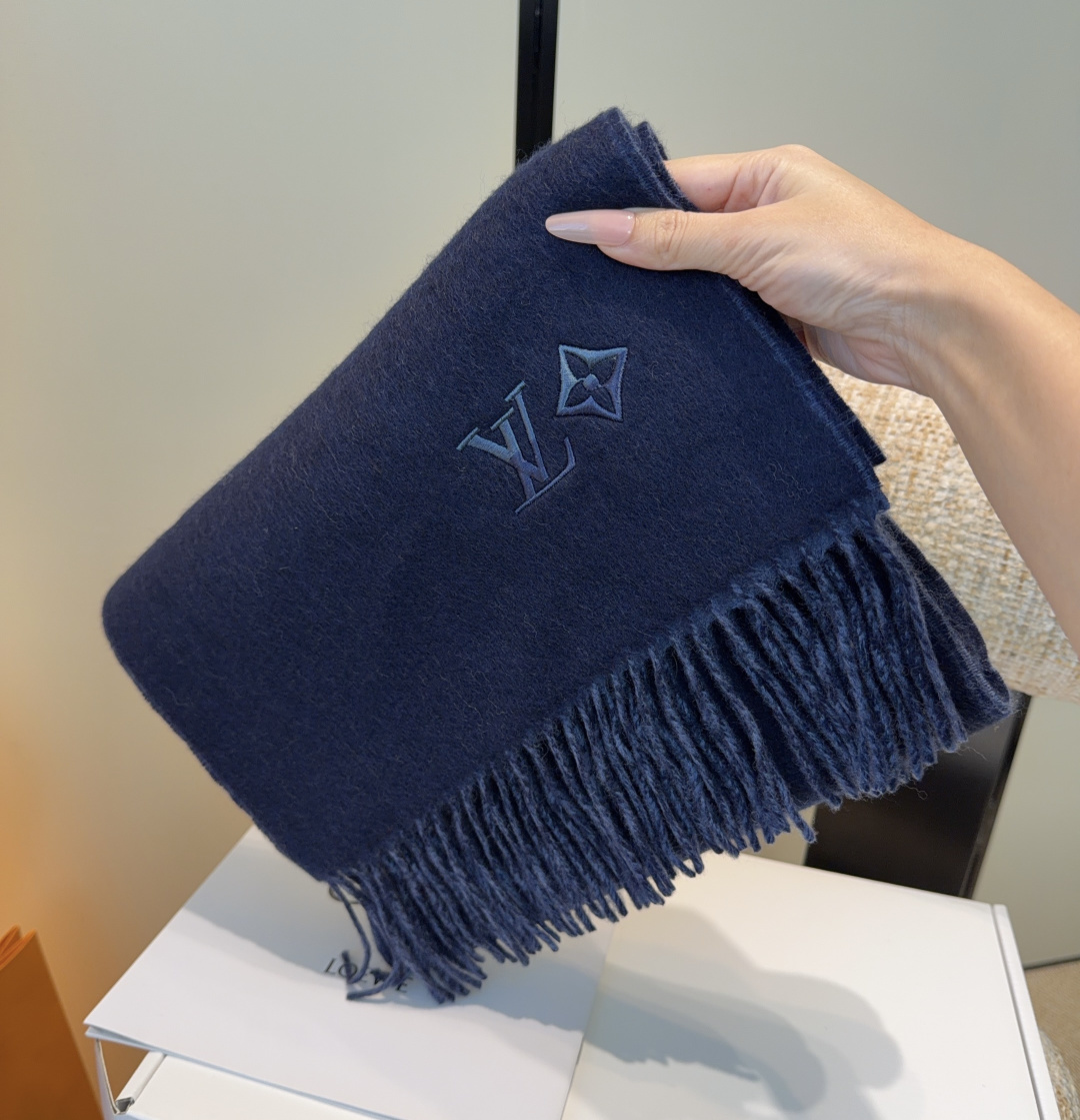 LV scarf