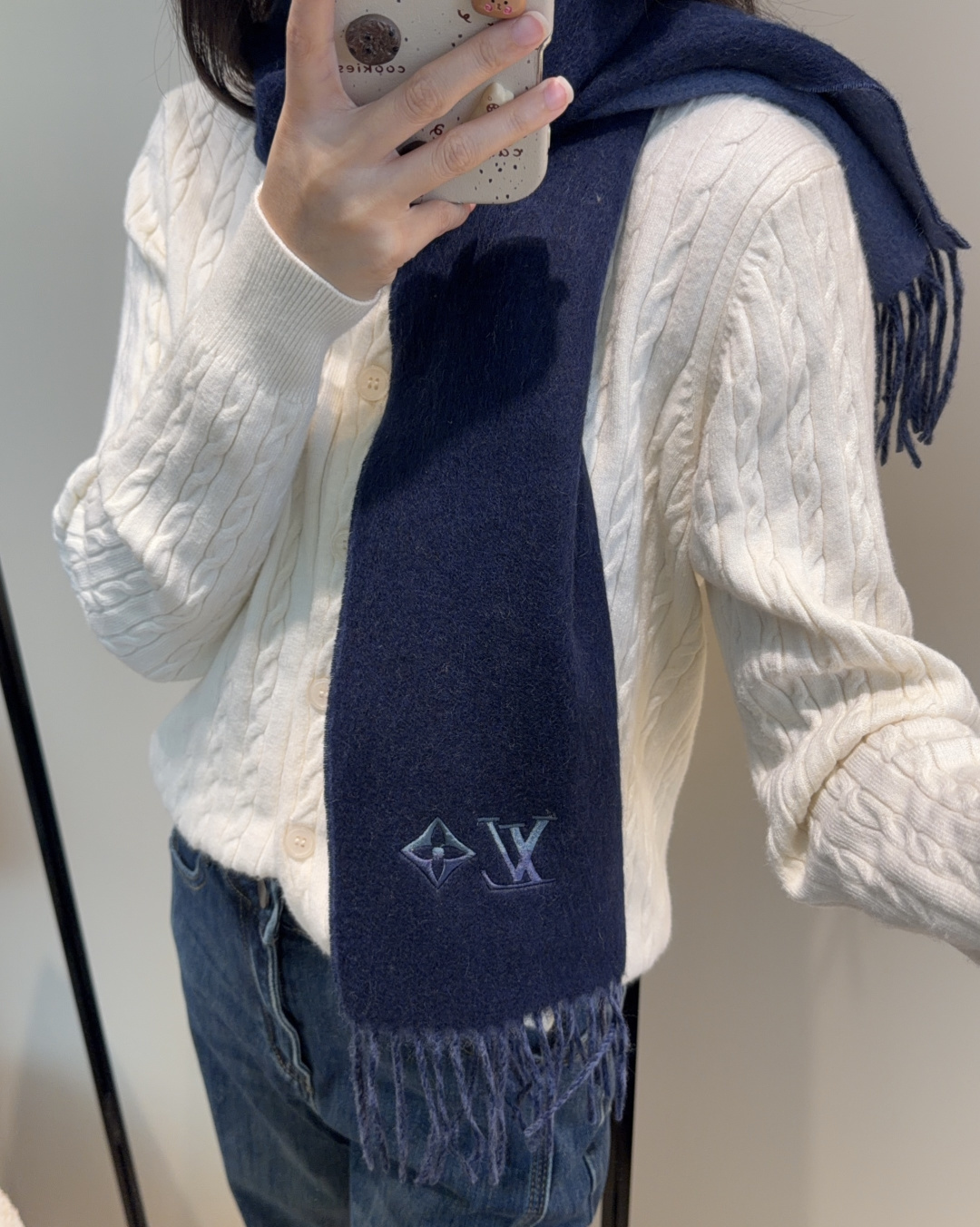LV scarf