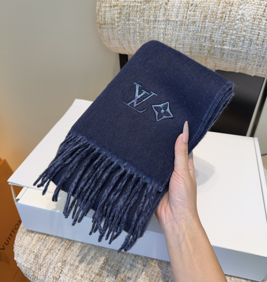 LV scarf