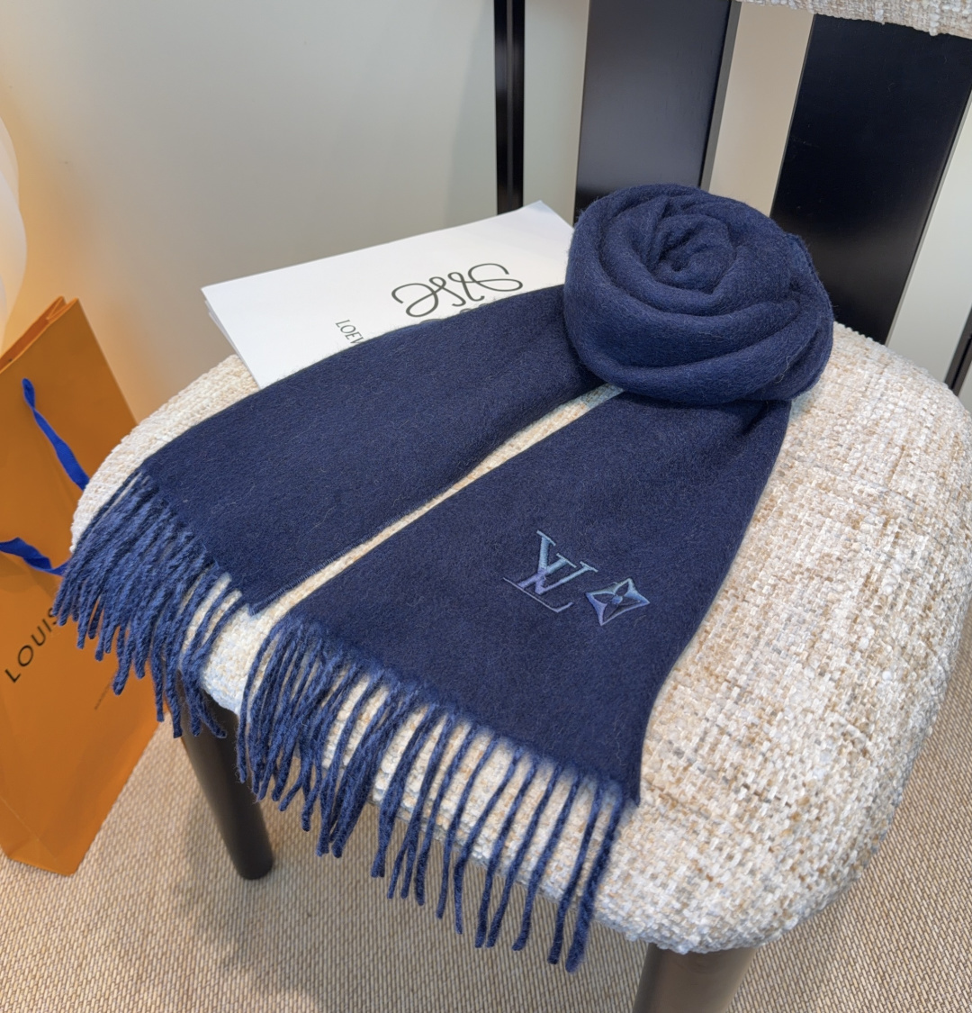 LV scarf