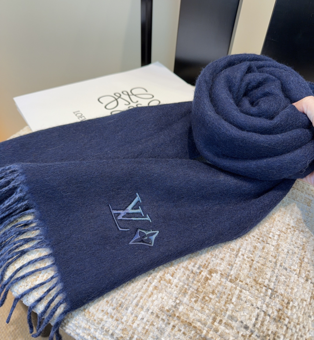LV scarf