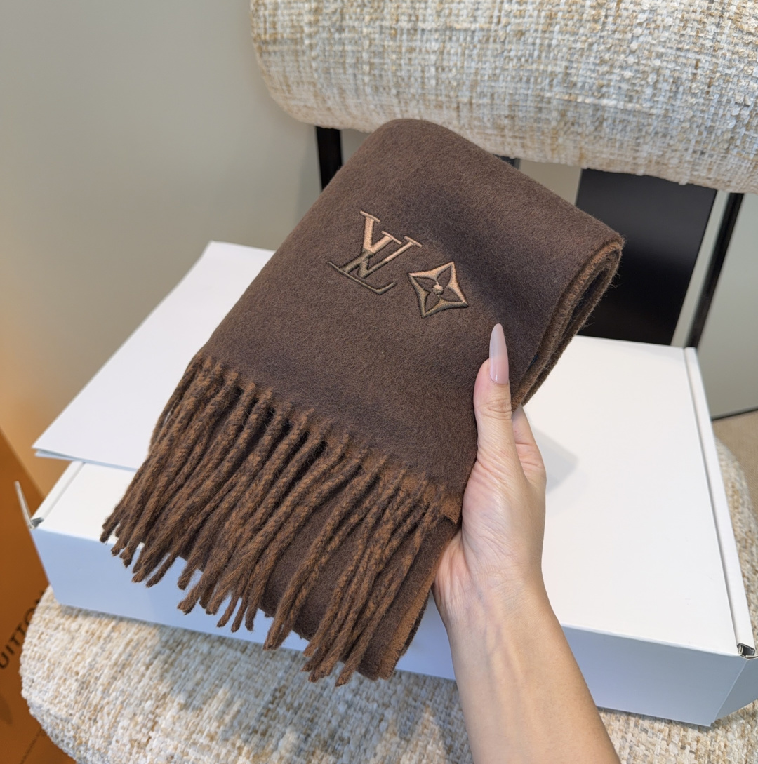 LV scarf