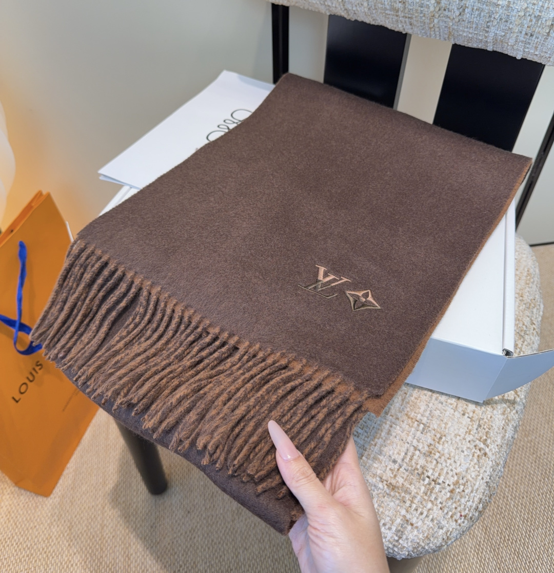 LV scarf