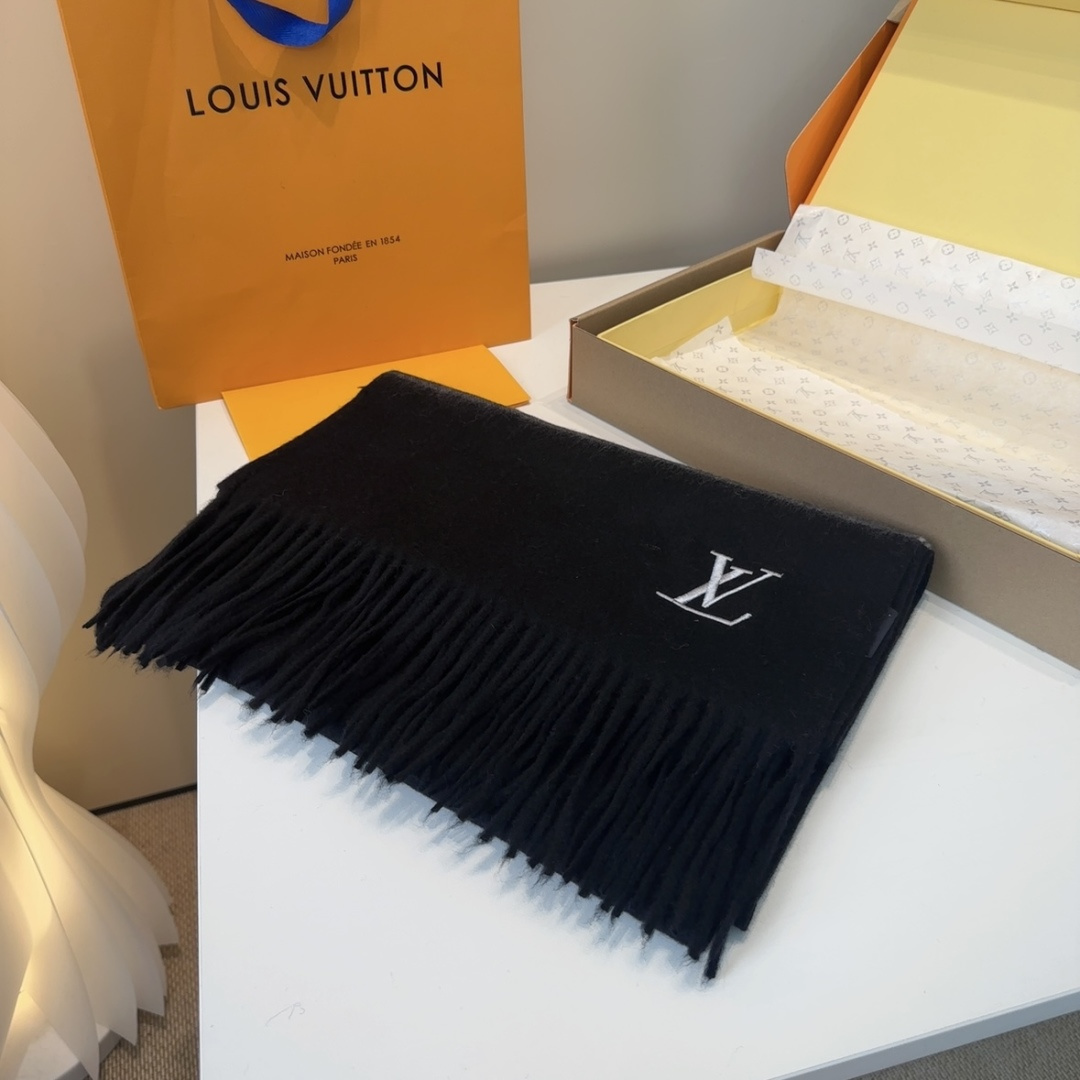 LV scarf