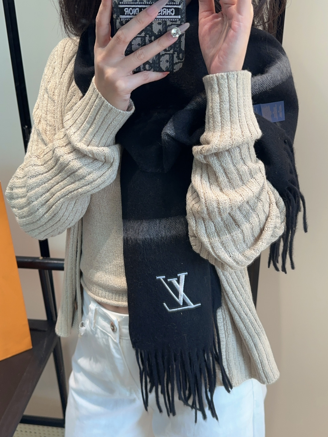 LV scarf