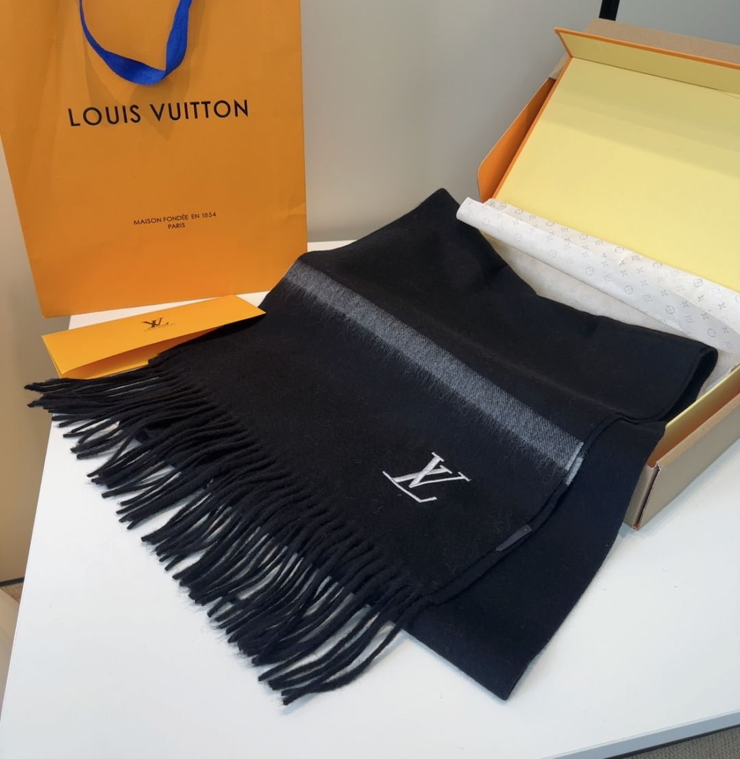LV scarf