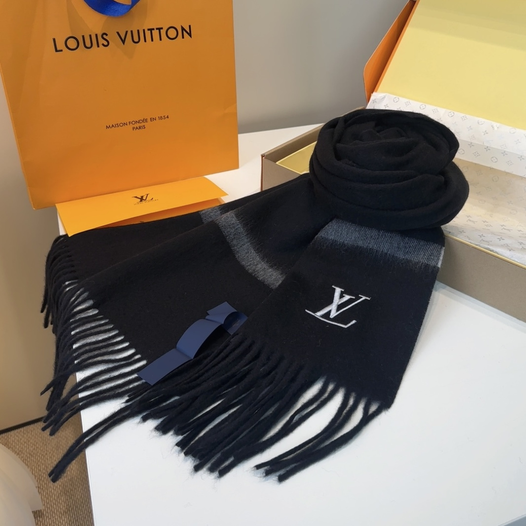 LV scarf
