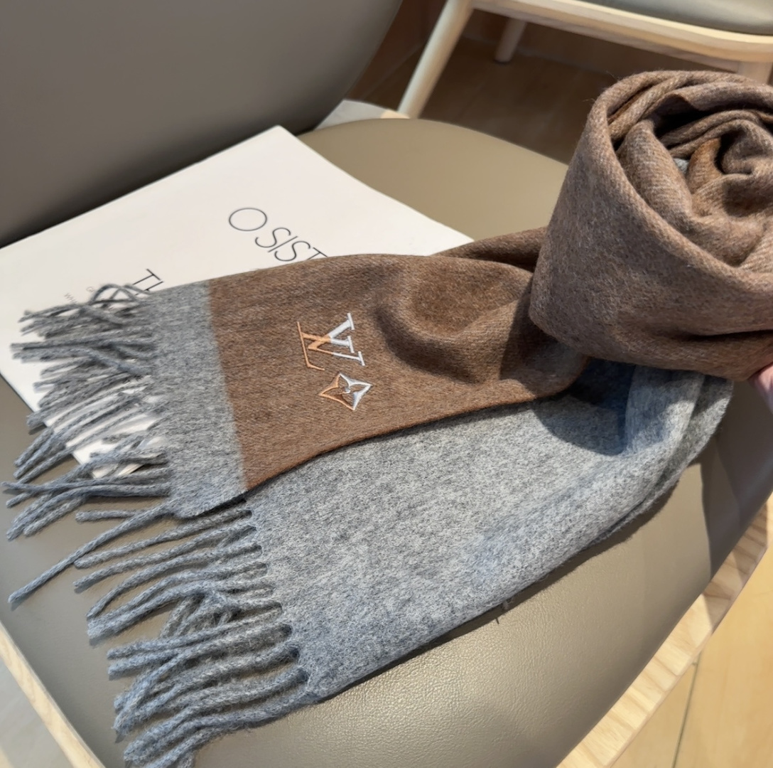 LV scarf