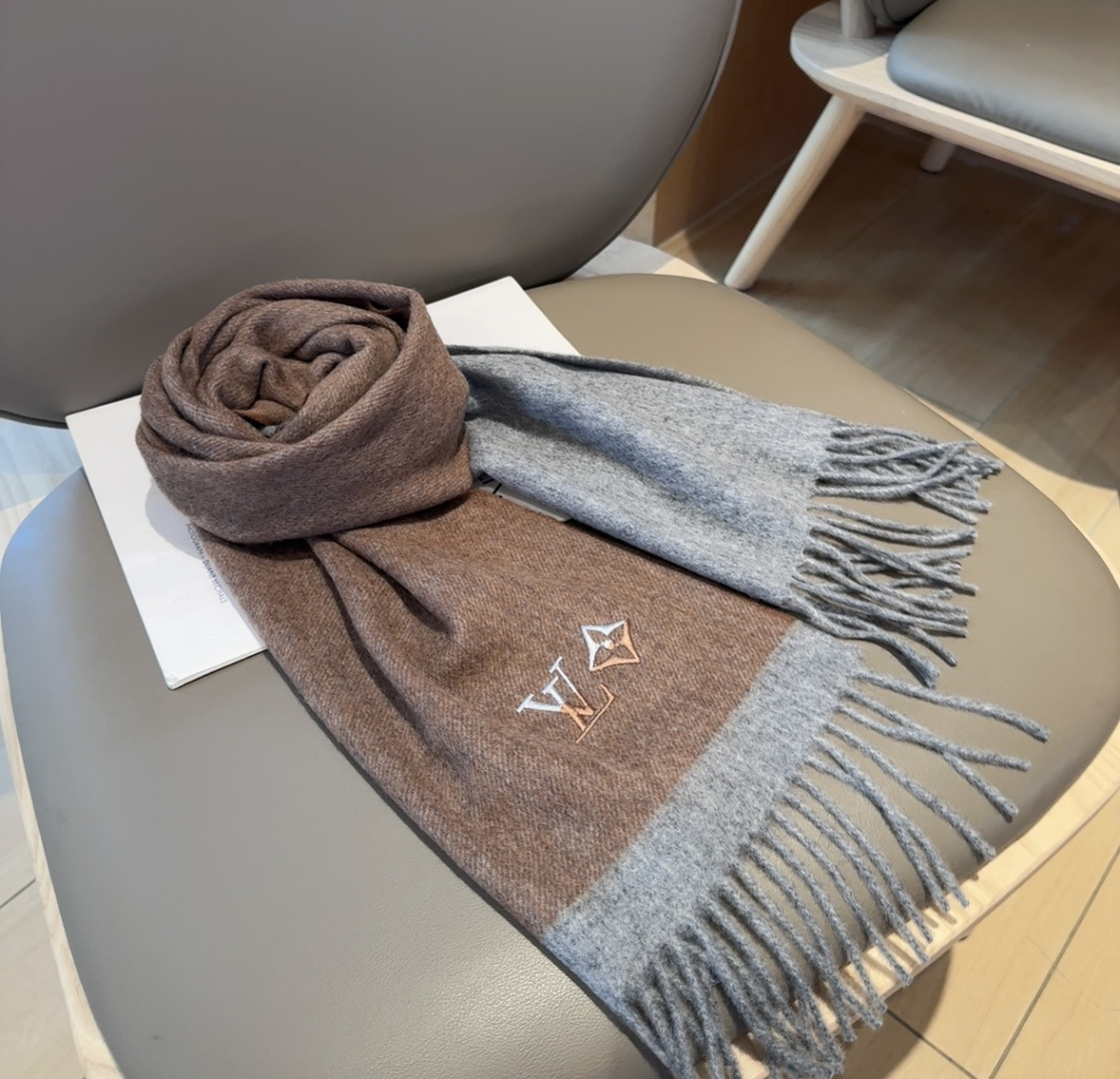 LV scarf