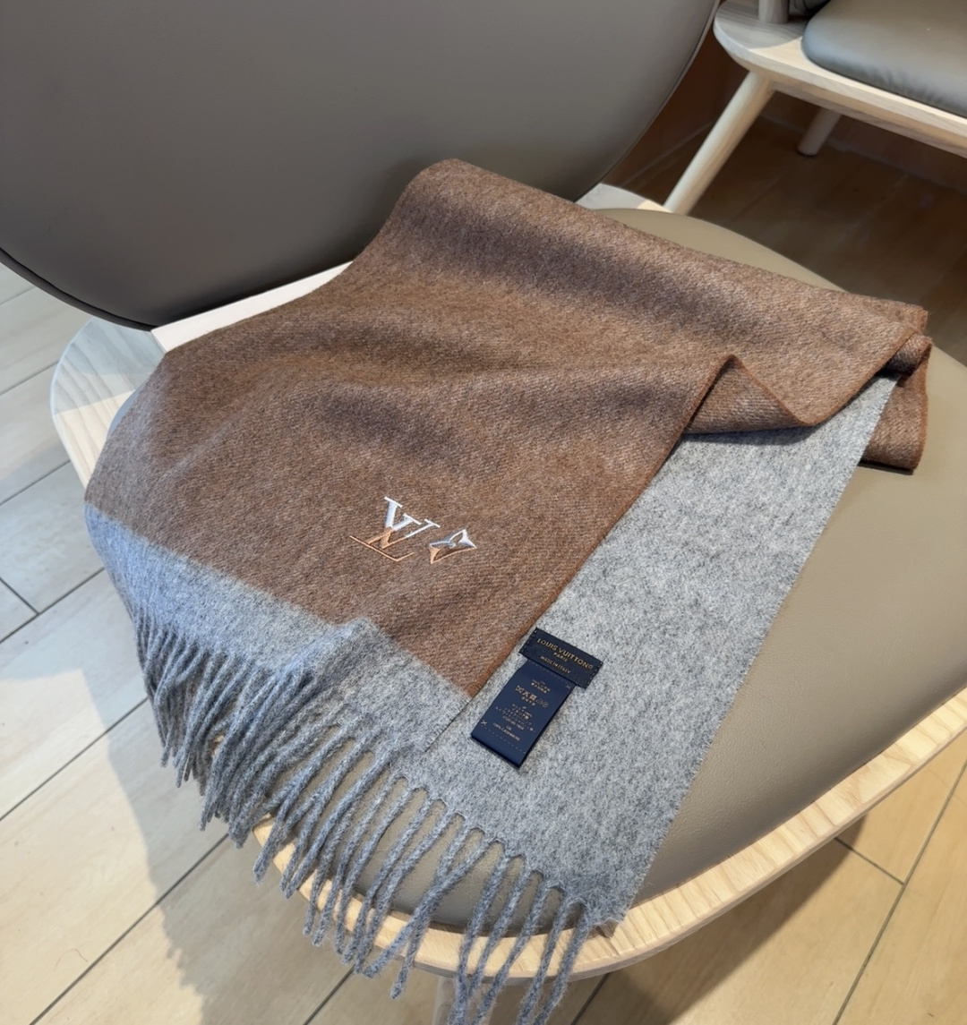 LV scarf