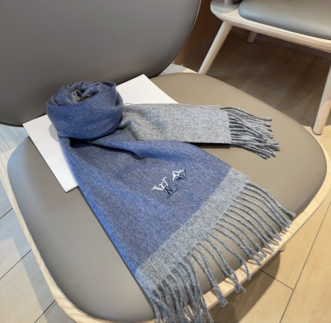 LV scarf