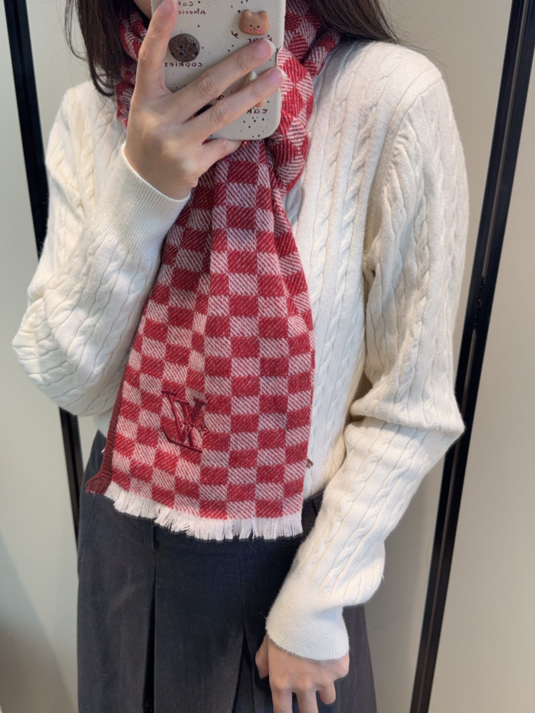 LV scarf