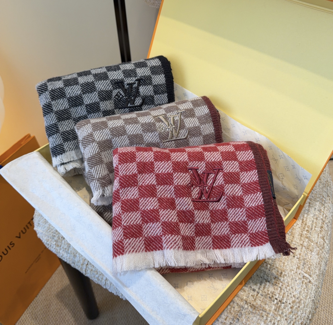 LV scarf