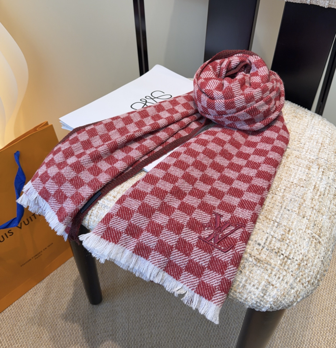 LV scarf