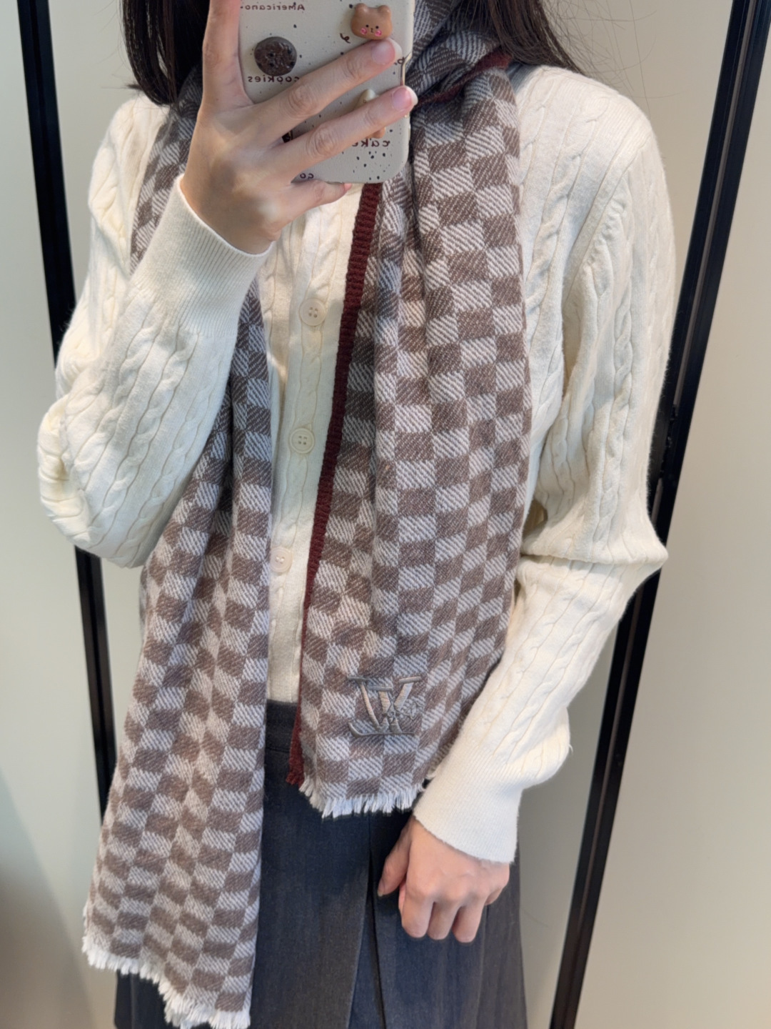 LV scarf