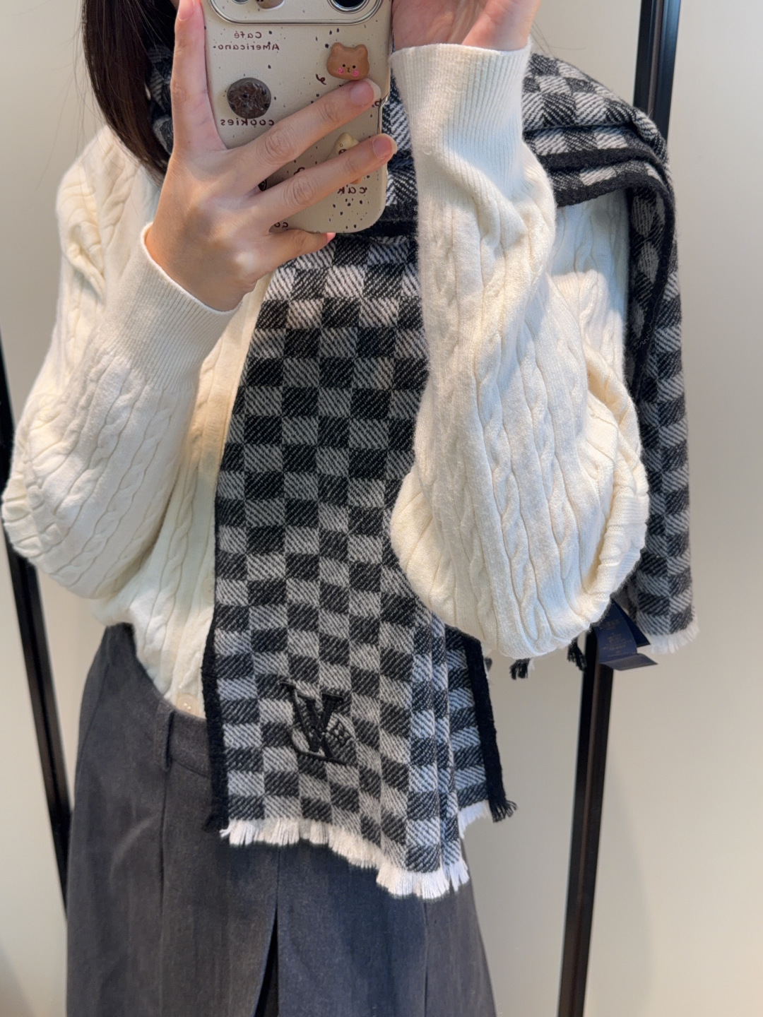 LV scarf