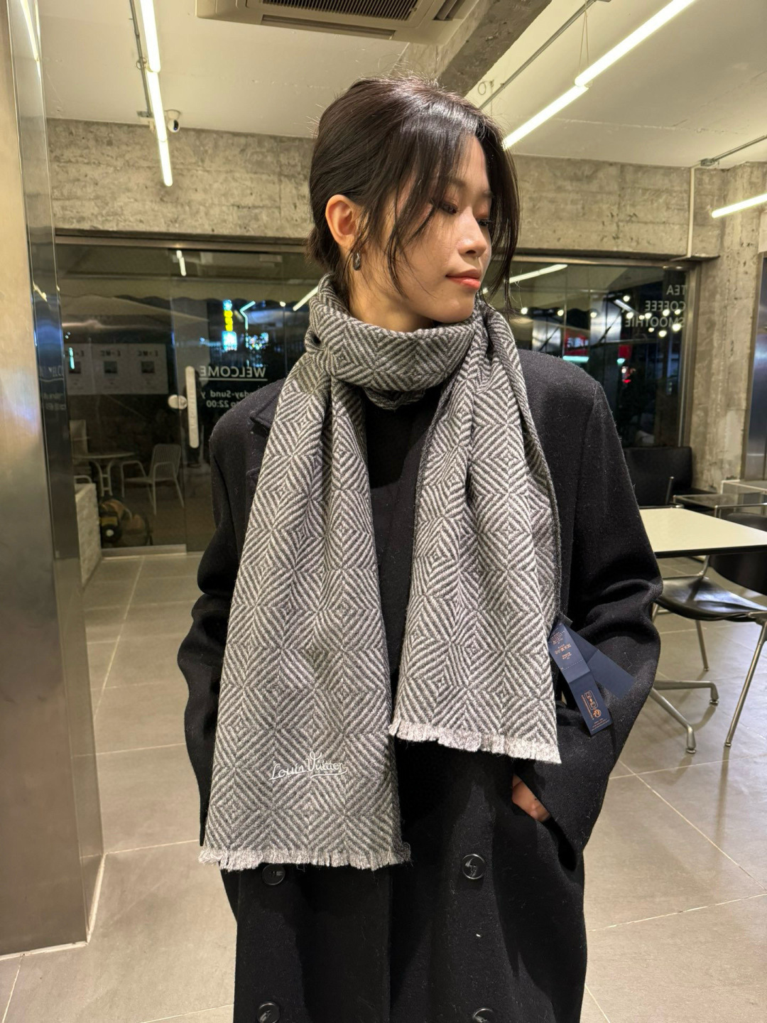 LV scarf