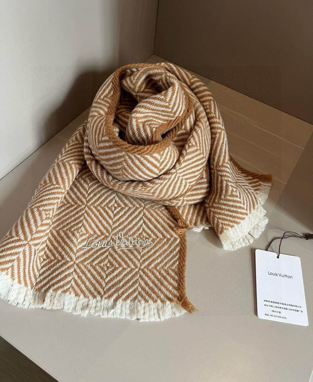 LV scarf