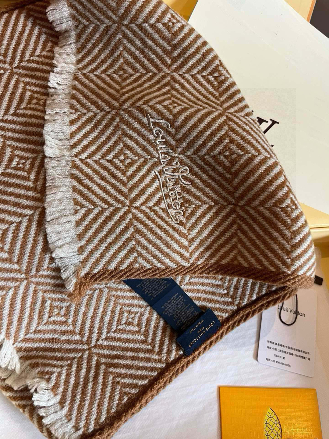 LV scarf