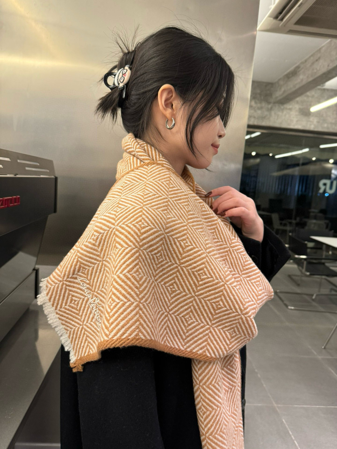 LV scarf