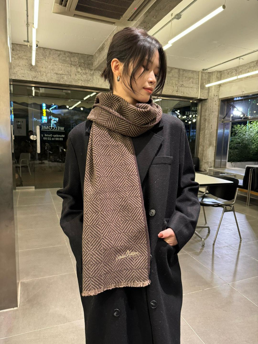 LV scarf