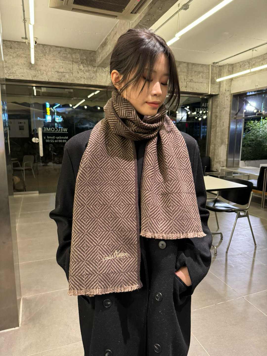 LV scarf