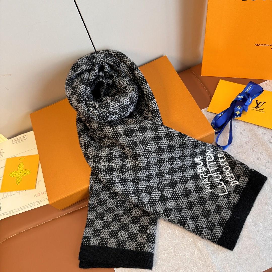 LV scarf