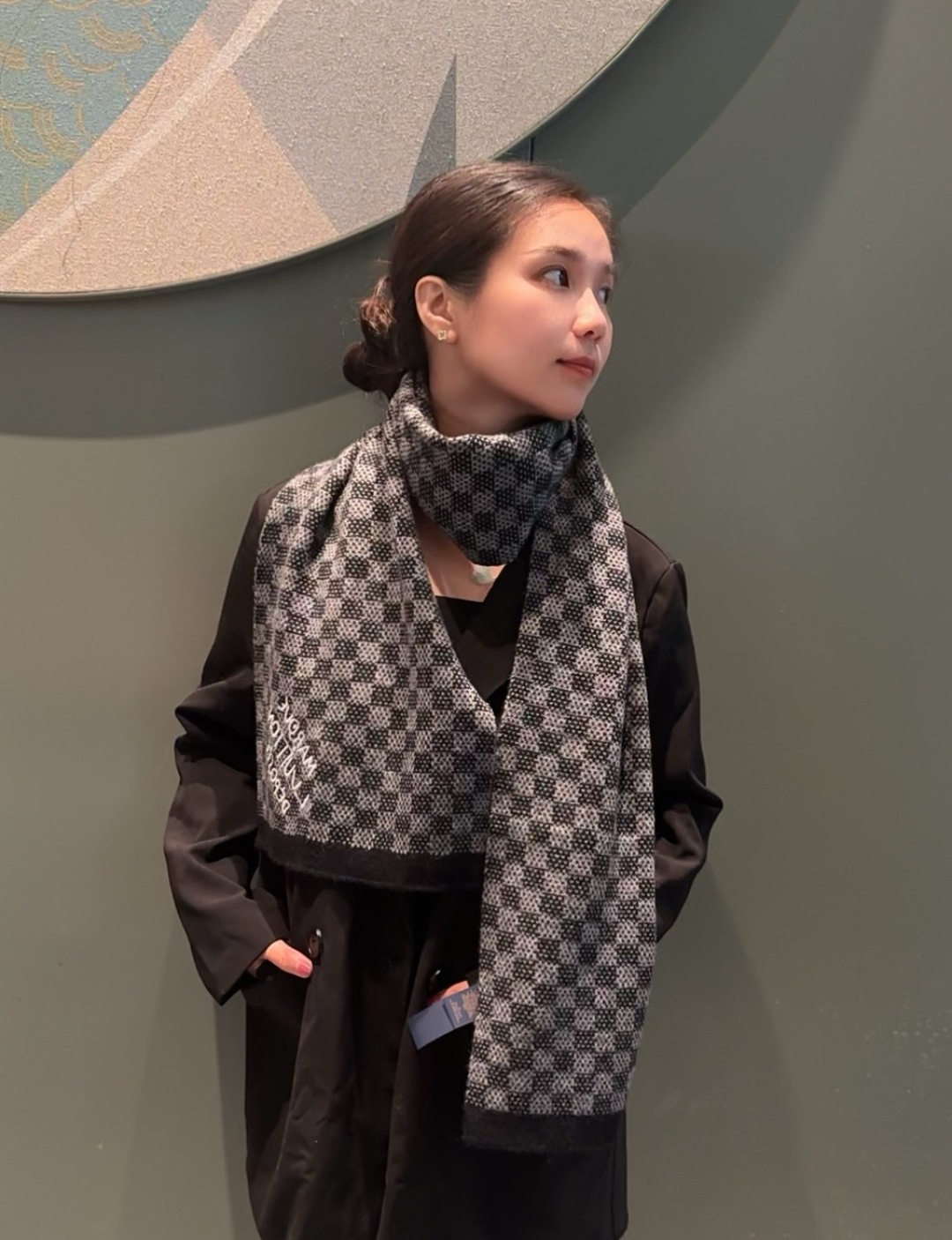 LV scarf