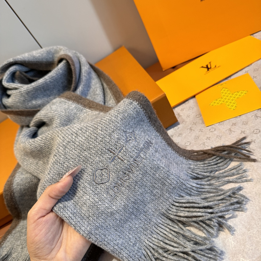 LV scarf