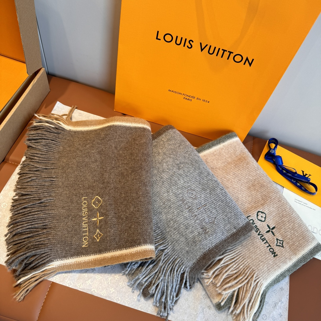 LV scarf