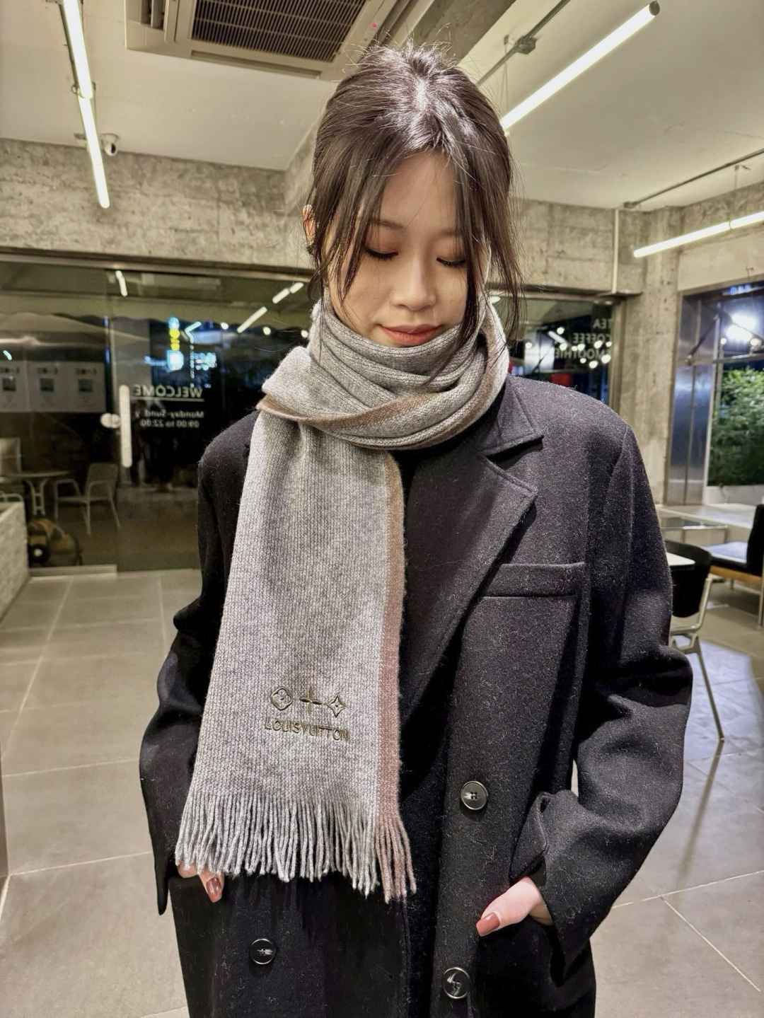 LV scarf