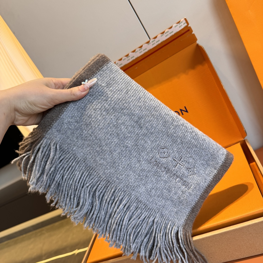 LV scarf