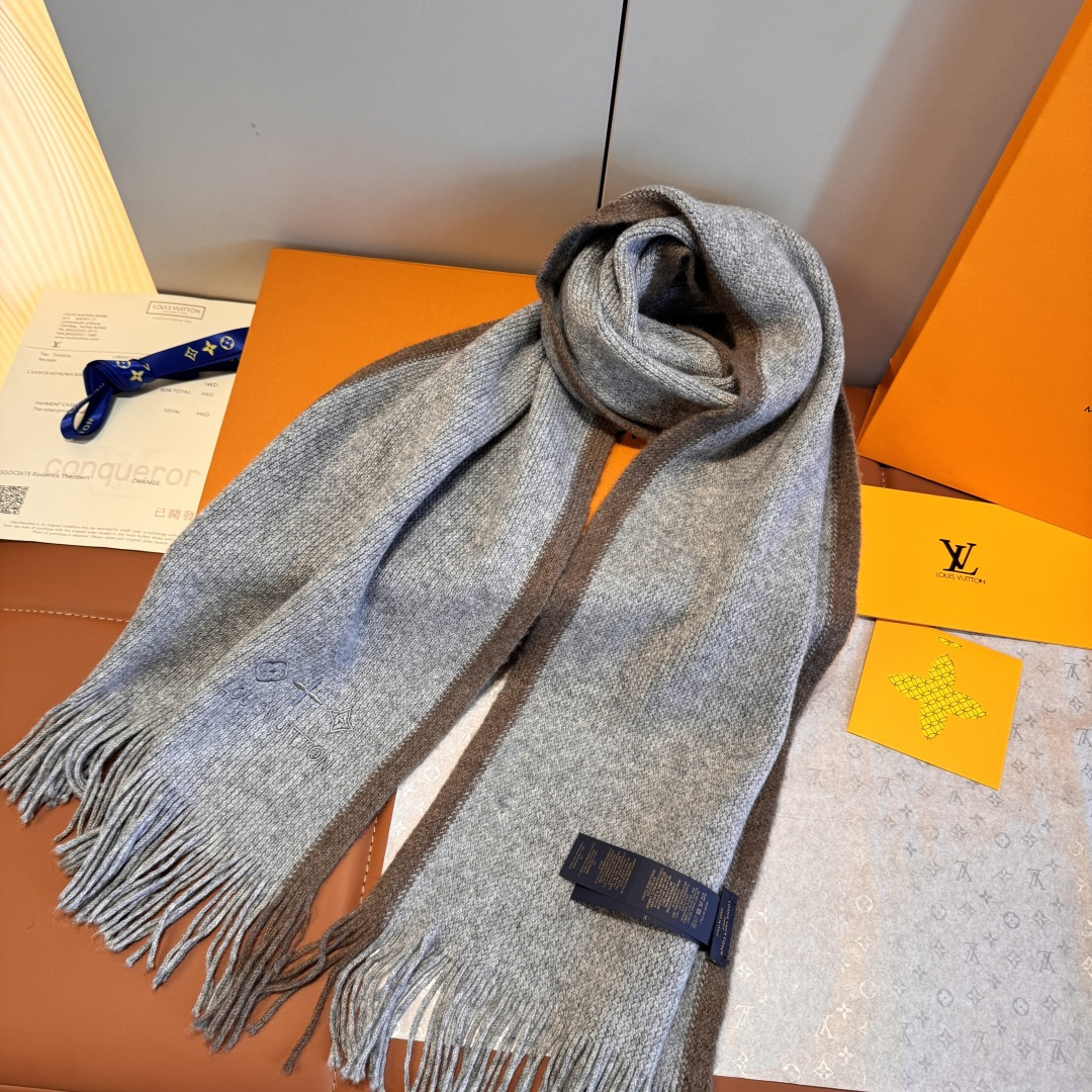 LV scarf