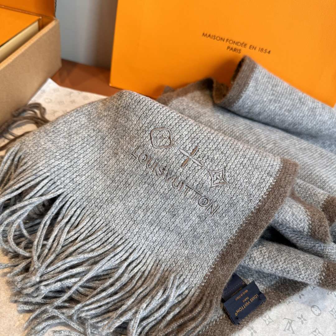LV scarf