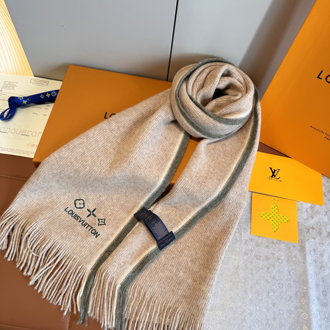 LV scarf