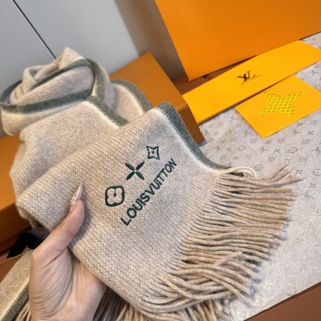 LV scarf