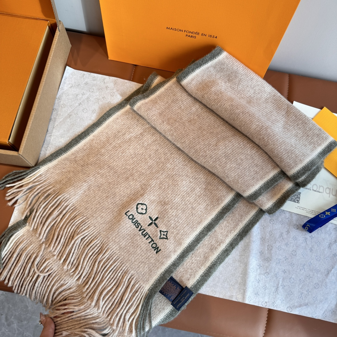 LV scarf