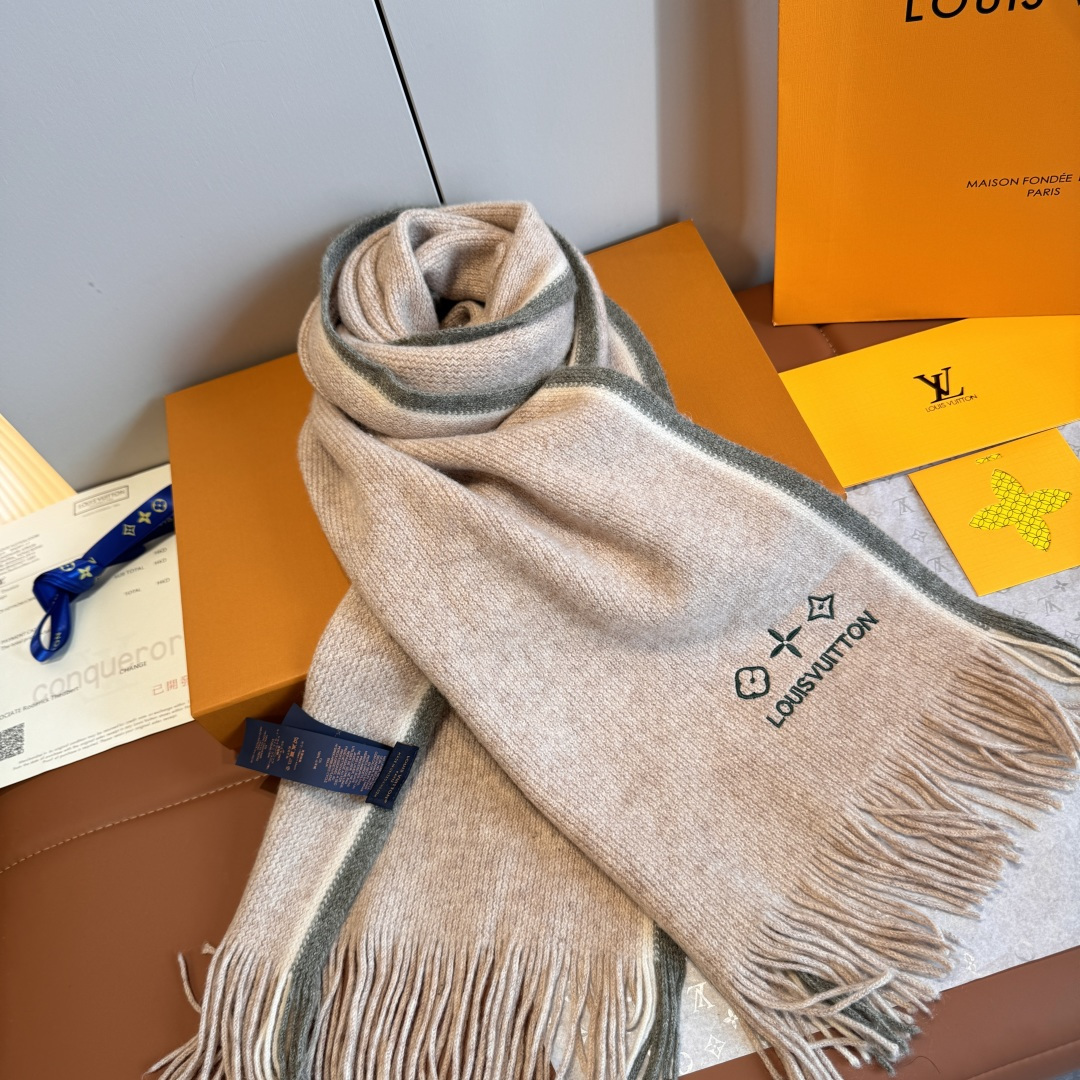 LV scarf