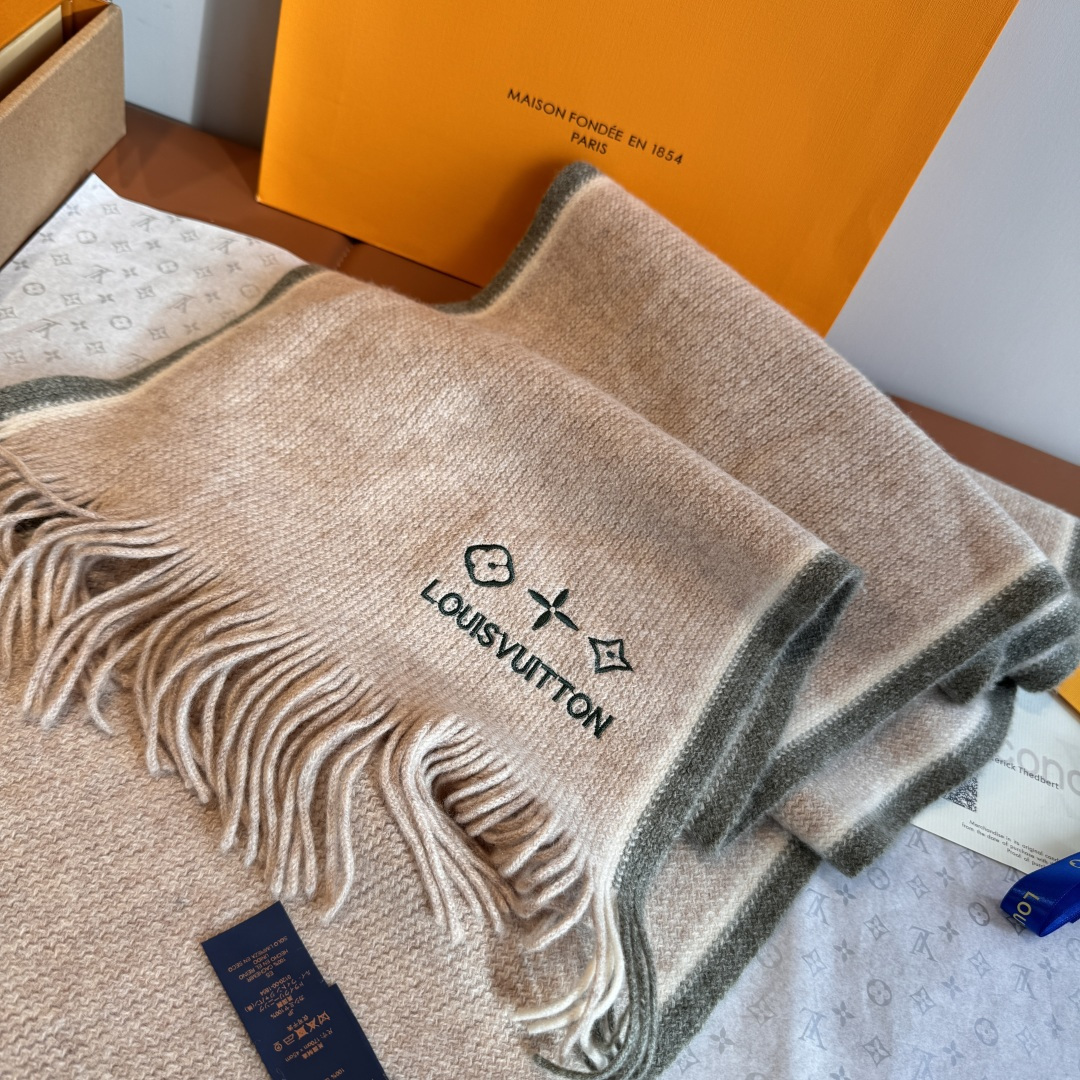 LV scarf