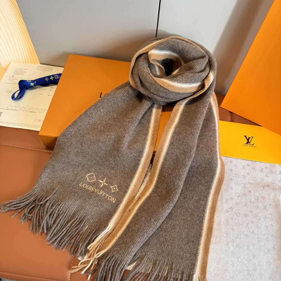 LV scarf