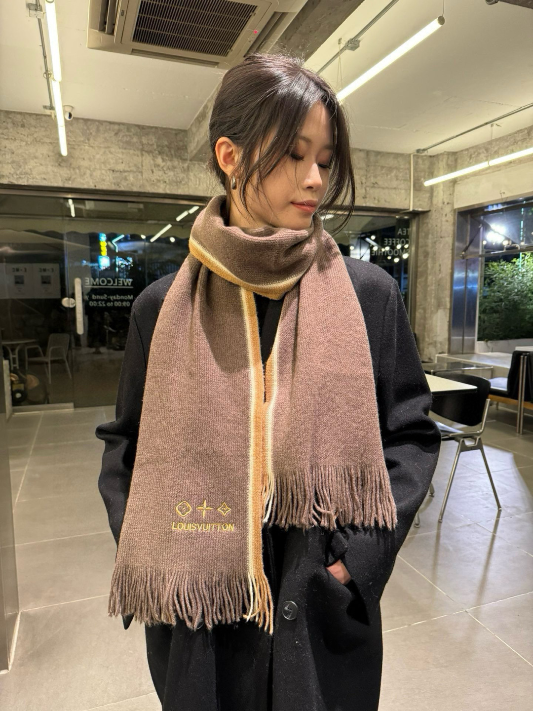LV scarf