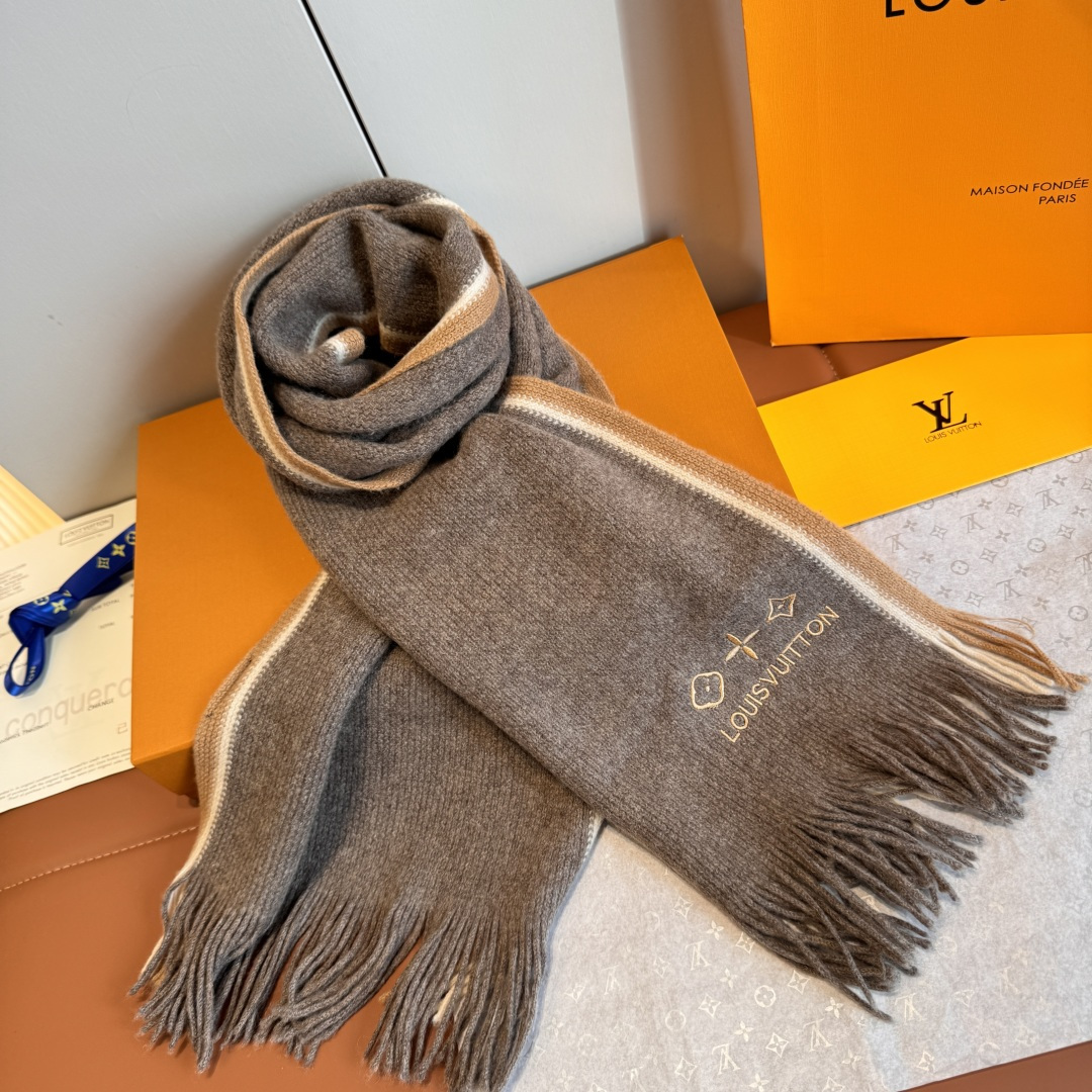 LV scarf