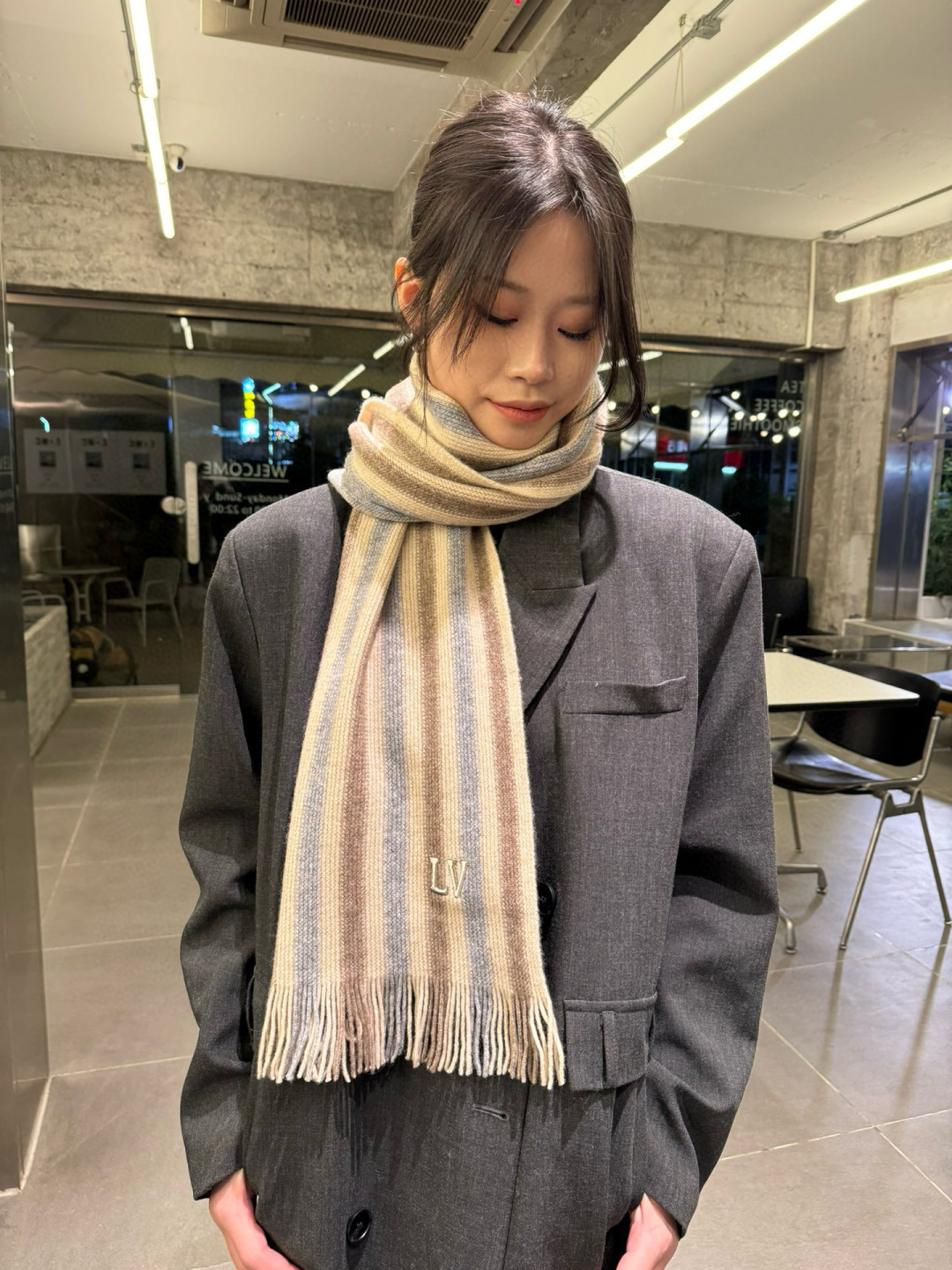 LV scarf