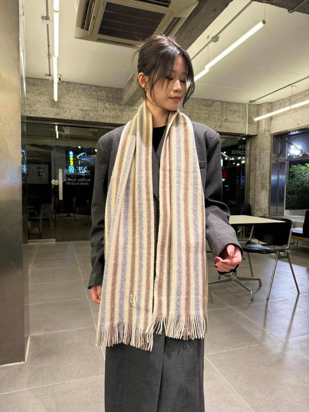 LV scarf