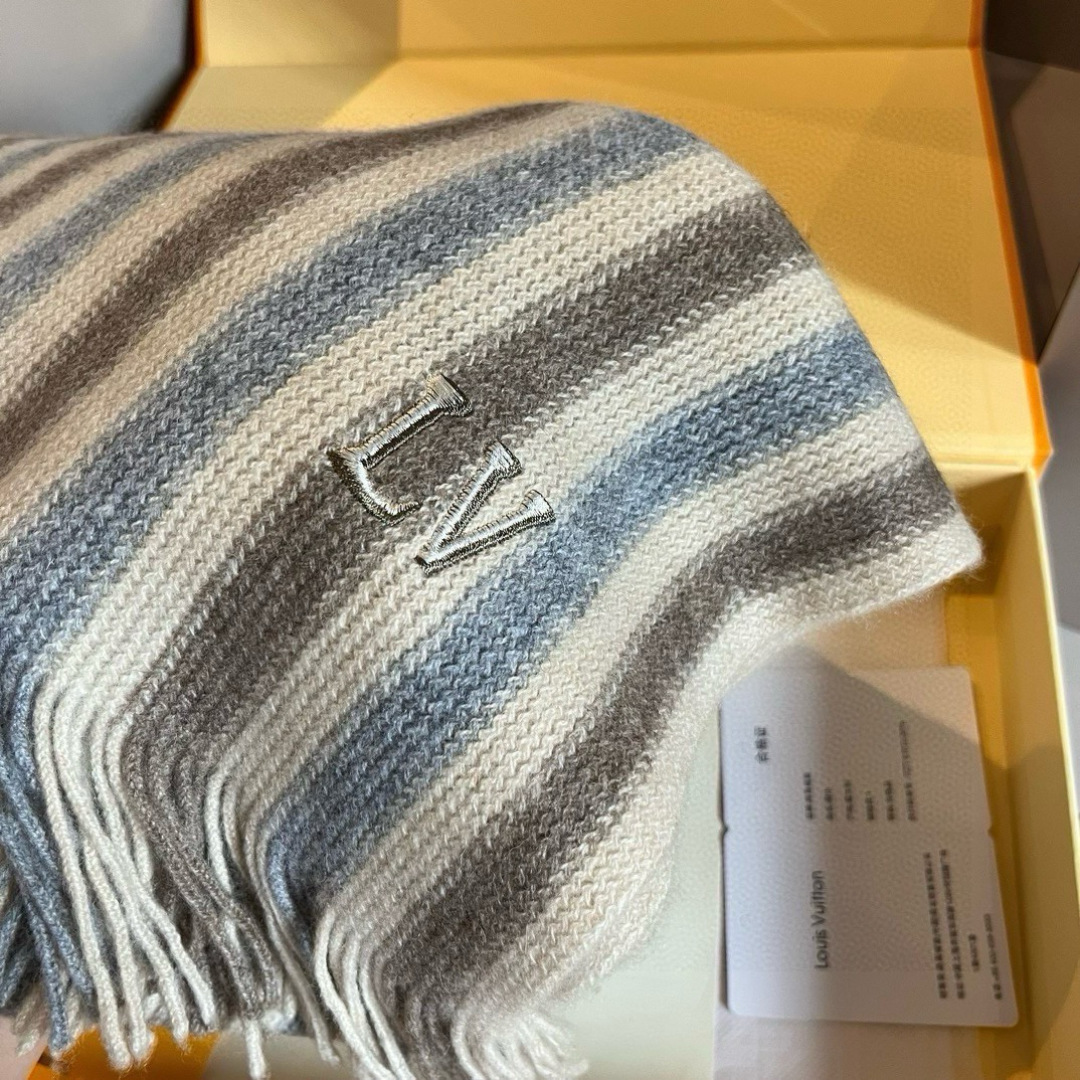 LV scarf